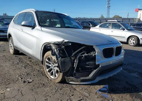 2015 BMW X1 xDrive28I z USA, uszkodzony, nr VIN WBAVL1C57FVY28274